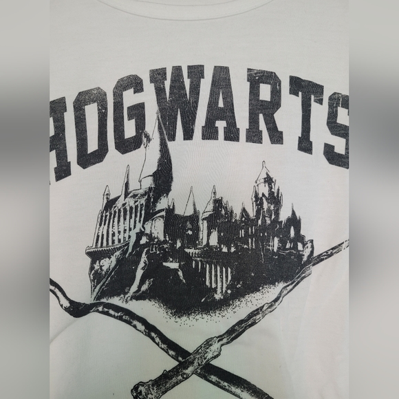 Hogwarts T-shirt - Picture 2 of 5